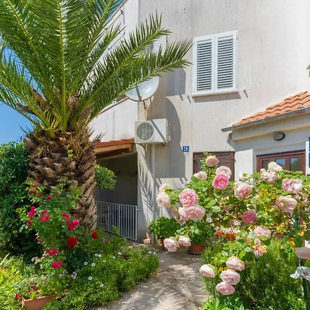 Atika Apartment Cres