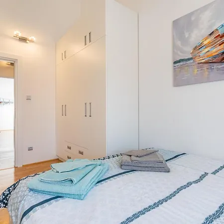 Atika Apartment *